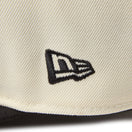 59FIFTY Essential オールドイングリッシュロゴ クローム ブラックバイザー - 14668172 - 700 | NEW ERA ニューエラ公式オンラインストア