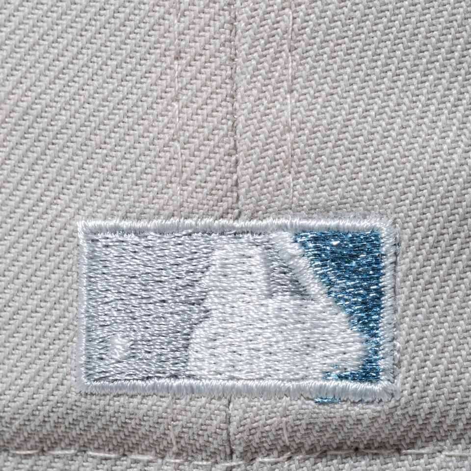 59FIFTY シアトル･マリナーズ Happy Holidays ストーン グレー - 14866610-700 | NEW ERA ニューエラ公式オンラインストア