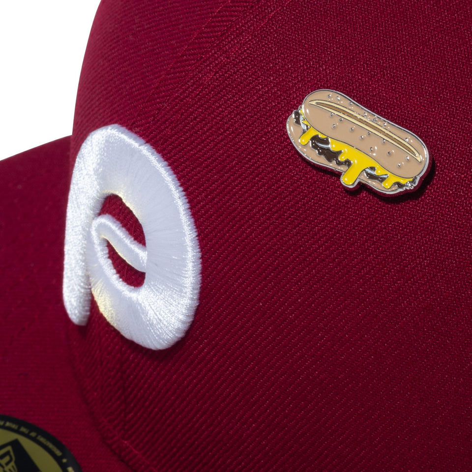 59FIFTY Local Dishes フィラデルフィア・フィリーズ フィリーチーズステーキサンドイッチ カーディナル - 14109874-700 | NEW ERA ニューエラ公式オンラインストア