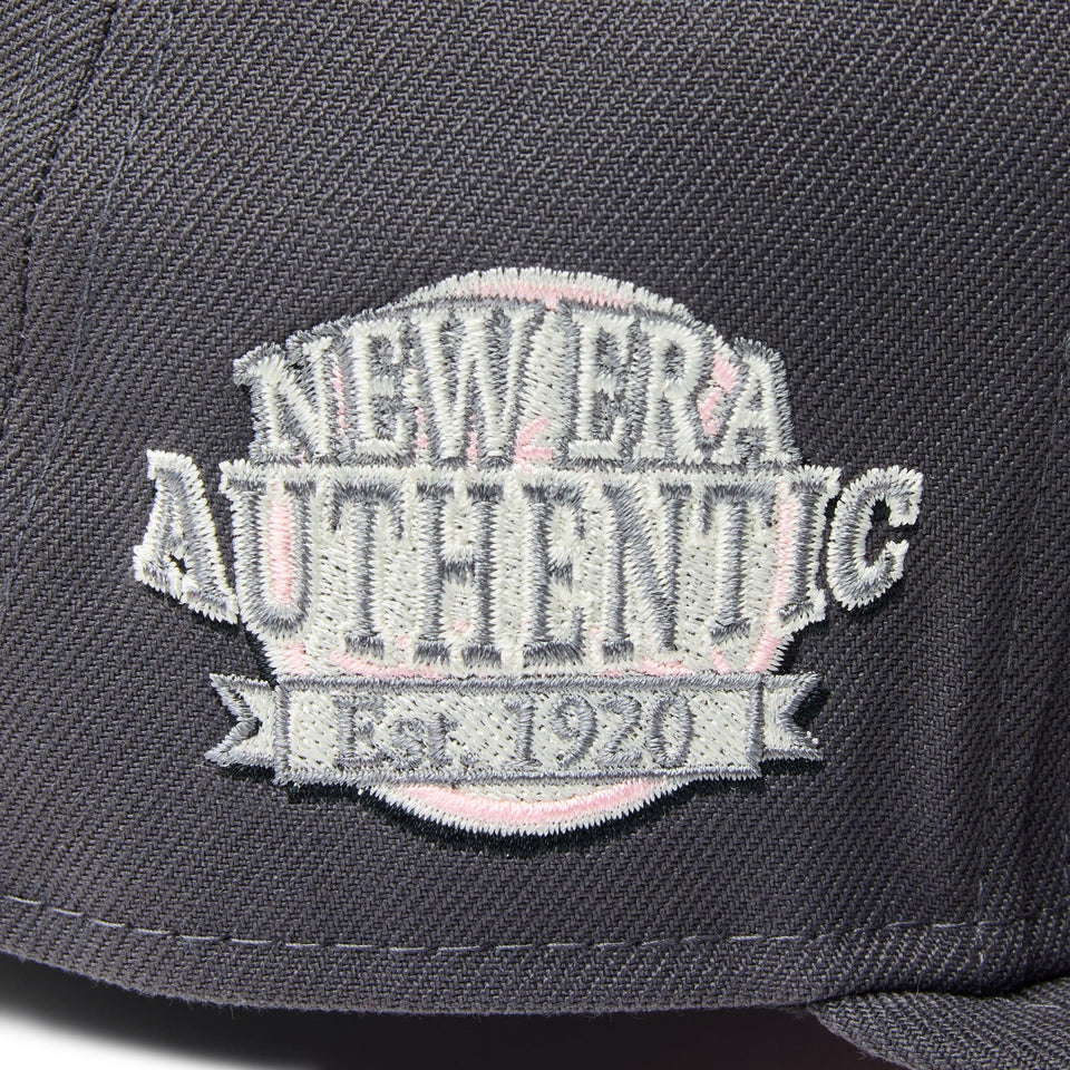 59FIFTY Sakura Pack Classic Logo グラファイト - 14388830 - 700 | NEW ERA ニューエラ公式オンラインストア