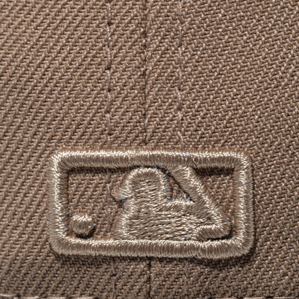 59FIFTY Tonal 2 - Tone ニューヨーク・ヤンキース カーキ / ブラック - 14460930 - 700 | NEW ERA ニューエラ公式オンラインストア