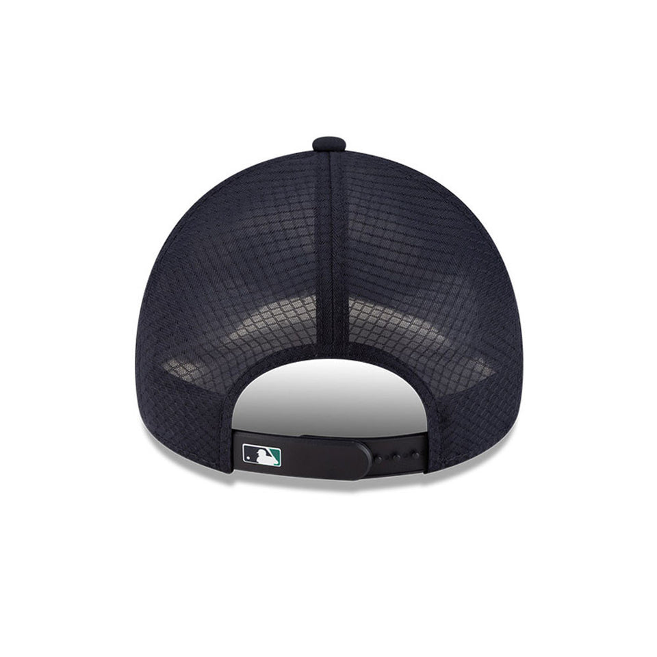 MLB シアトル・マリナーズ　パフォーマンスフーディー LP59FIFTY MLB Color Variation シアトル・マリナーズ ダーク