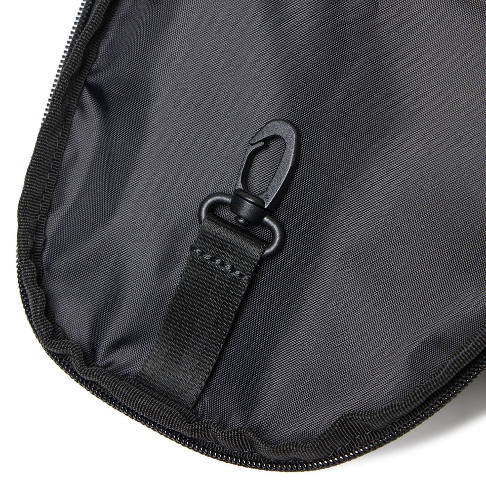 ボディバッグ ワンショルダー 8L ジャカードロゴ ブラック - 14655367 - OSFM | NEW ERA ニューエラ公式オンラインストア