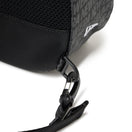 ボディバッグ ワンショルダー 8L ジャカードロゴ ブラック - 14655367 - OSFM | NEW ERA ニューエラ公式オンラインストア