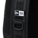 ボディバッグ ワンショルダー 8L ジャカードロゴ ブラック - 14655367 - OSFM | NEW ERA ニューエラ公式オンラインストア