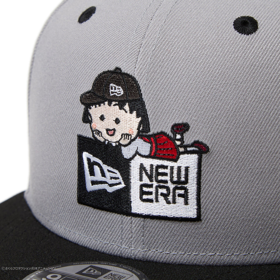 9FIFTY ちびまる子ちゃん ボックスロゴ まる子 グレー ブラックバイザー - 14693336 - SM | NEW ERA ニューエラ公式オンラインストア