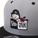 9FIFTY ちびまる子ちゃん ボックスロゴ まる子 グレー ブラックバイザー - 14693336 - SM | NEW ERA ニューエラ公式オンラインストア