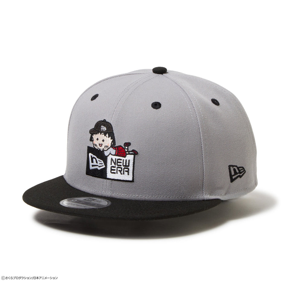 9FIFTY ちびまる子ちゃん ボックスロゴ まる子 グレー ブラックバイザー - 14693336 - SM | NEW ERA ニューエラ公式オンラインストア