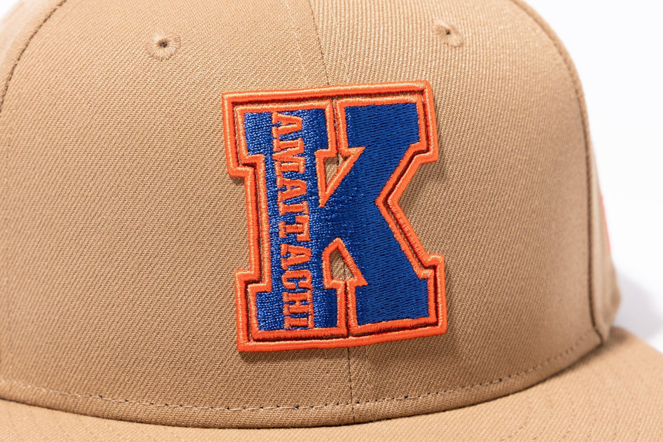 9FIFTY KAMAITACHI かまいたち カレッジロゴ カーキ