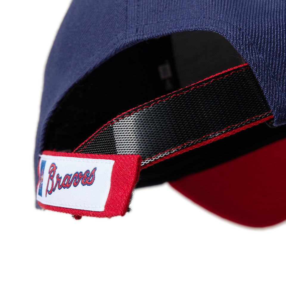 9FORTY 2 - Tone Woven Label アトランタ・ブレーブス ネイビー スカーレットバイザー - 14667833 - OSFM | NEW ERA ニューエラ公式オンラインストア