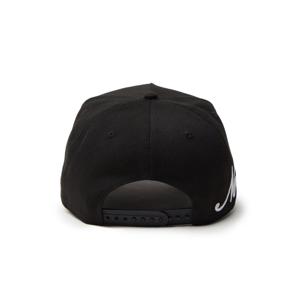 9FORTY A - Frame Essential エッセンシャル チェーンステッチ スクリプトロゴ ブラック - 14307504 - OSFM | NEW ERA ニューエラ公式オンラインストア
