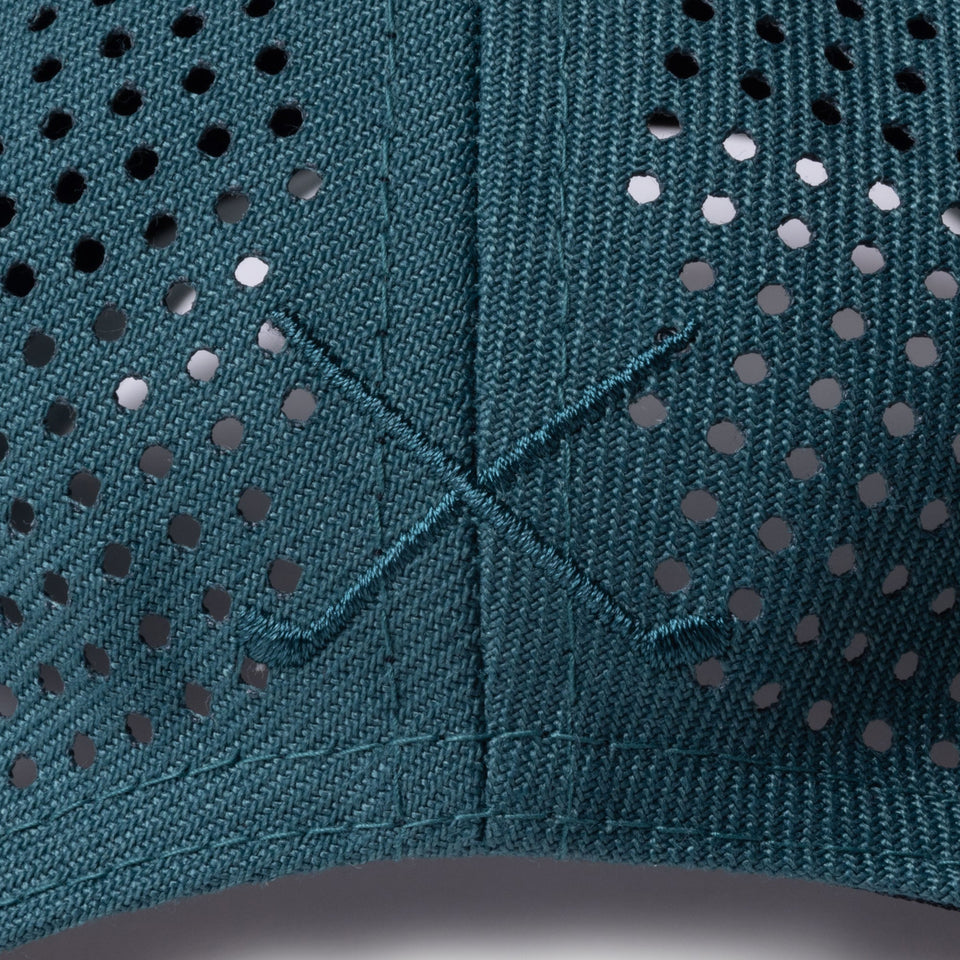 【ゴルフ】9FORTY A - Frame Laser Perforated ボックスロゴ パインニードルグリーン/サンディリネン/ビーチキスブルー - 14391395 - OSFM | NEW ERA ニューエラ公式オンラインストア