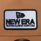 9FORTY A - Frame トラッカー Logger Cap ウィート/ウォールナット - 14109716 - OSFM | NEW ERA ニューエラ公式オンラインストア