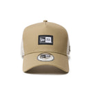 9FORTY A - Frame トラッカー Mesh Embroidery ボックスロゴ ウーブンパッチ ブリティッシュカーキ - 14307476 - OSFM | NEW ERA ニューエラ公式オンラインストア