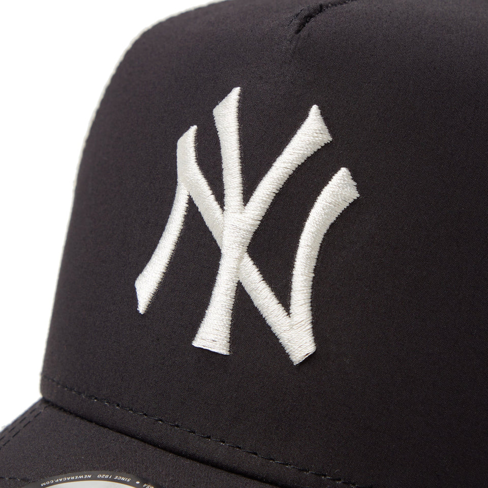9FORTY A - Frame トラッカー MLB Typewriter ニューヨーク・ヤンキース ブラック/クロームホワイト - 14388614 - OSFM | NEW ERA ニューエラ公式オンラインストア