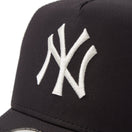 9FORTY A - Frame トラッカー MLB Typewriter ニューヨーク・ヤンキース ブラック/クロームホワイト - 14388614 - OSFM | NEW ERA ニューエラ公式オンラインストア