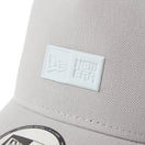 9FORTY A - Frame トラッカー Monogram Pattern ボックスロゴ TPUパッチ グレー - 14388597 - OSFM | NEW ERA ニューエラ公式オンラインストア