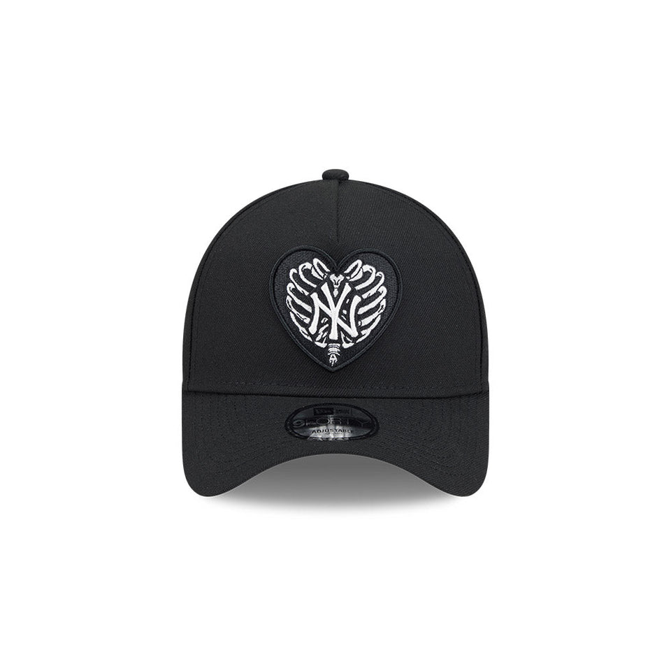 9FORTY A - Frame Skeletal Heart ニューヨーク・ヤンキース ブラック - 14866517-OSFM | NEW ERA ニューエラ公式オンラインストア