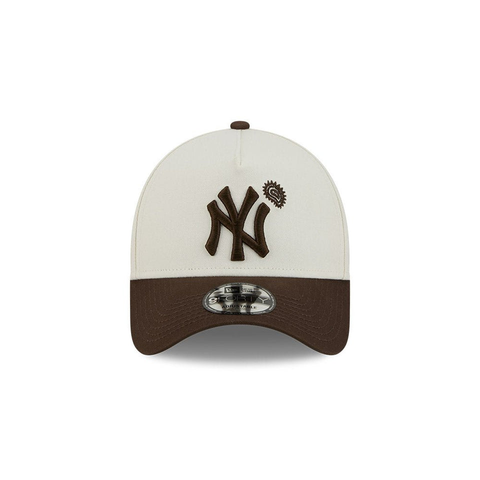 9FORTY A - Frame Walnut Paisley ニューヨーク・ヤンキース クロームホワイト ウォルナットバイザー - 14694462 - OSFM | NEW ERA ニューエラ公式オンラインストア