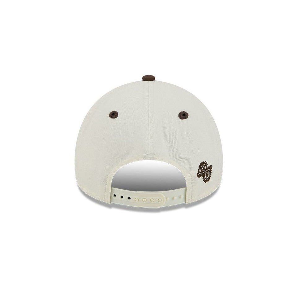 9FORTY A - Frame Walnut Paisley シカゴ・ホワイトソックス クロームホワイト ウォルナットバイザー - 14694465 - OSFM | NEW ERA ニューエラ公式オンラインストア