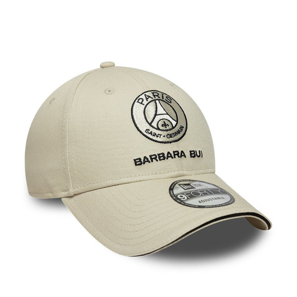 9FORTY Barbara Bui × Paris Saint - Germain Football Club ストーン - 14893957-OSFM | NEW ERA ニューエラ公式オンラインストア