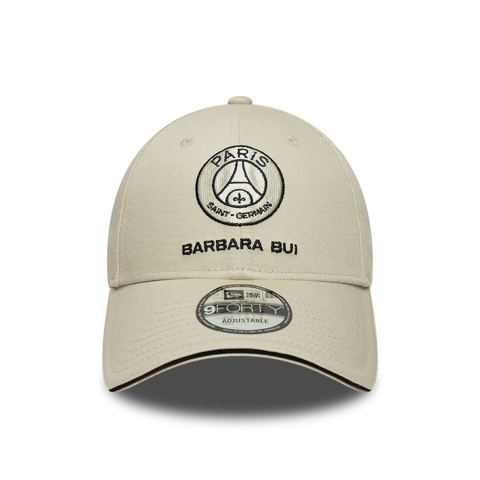 9FORTY Barbara Bui × Paris Saint - Germain Football Club ストーン - 14893957-OSFM | NEW ERA ニューエラ公式オンラインストア