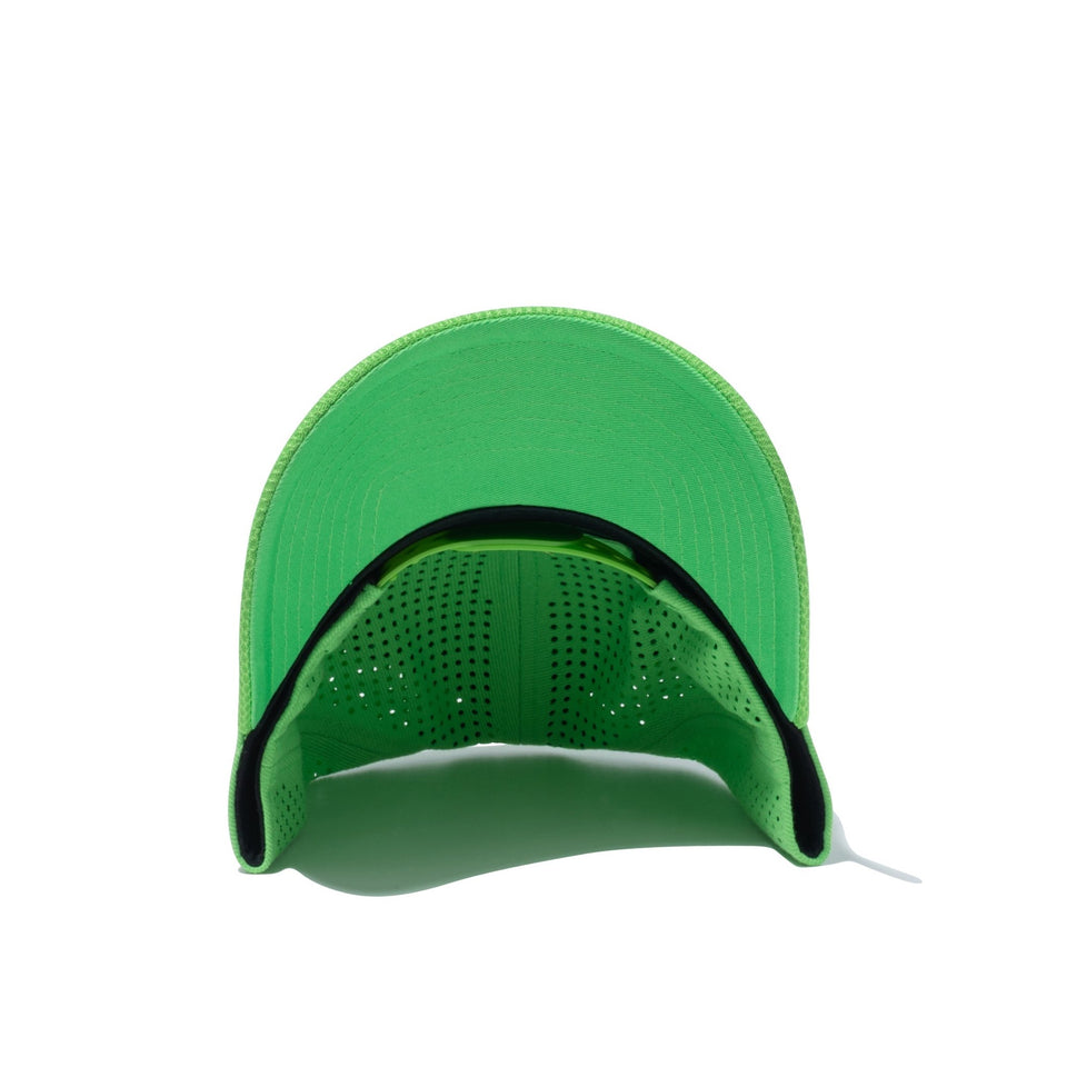 【ゴルフ】 9FORTY Laser Perforated Vertical Logo ライムグリーン - 14109285-OSFM | NEW ERA ニューエラ公式オンラインストア