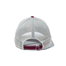 9FORTY トラッカー Script Logo カーディナル/クロームメッシュ - 14667444 - OSFM | NEW ERA ニューエラ公式オンラインストア