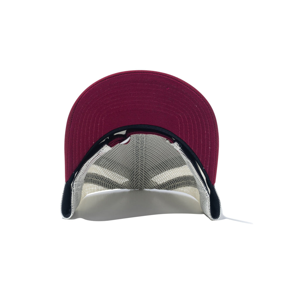9FORTY トラッカー Script Logo カーディナル/クロームメッシュ - 14667444 - OSFM | NEW ERA ニューエラ公式オンラインストア