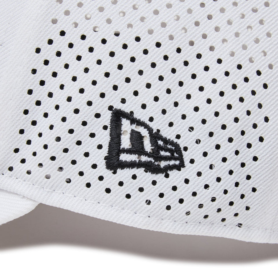 【ゴルフ】9FORTY Vertical Logo レーザーパフォーテッド ホワイト - 14326273 - OSFM | NEW ERA ニューエラ公式オンラインストア