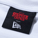 長袖 オーバーサイズド コットン Tシャツ NETFLIX STRANGER THINGS ストレンジャー・シングス Cap graphic ホワイト