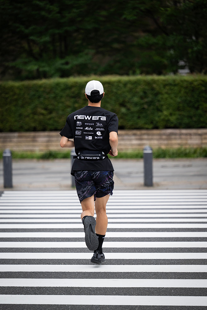 半袖 テックTシャツ アーカイブロゴ ブラック | パフォーマンスアパレル ランニング