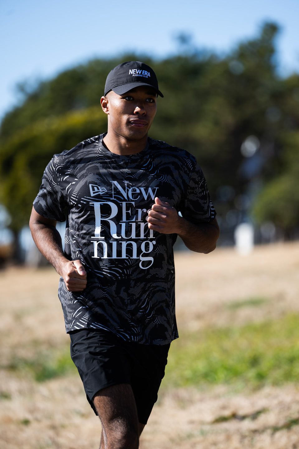 半袖 テックTシャツ New Era Running タイガーストライプカモ ブラック