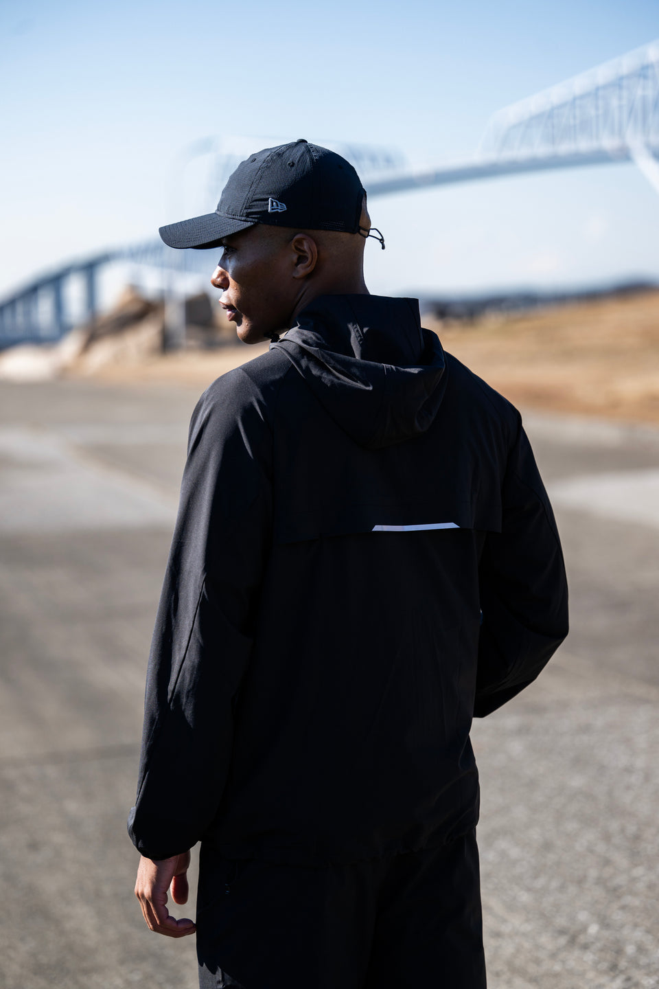 クロスジャケット ブラック | パフォーマンスアパレル ランニング