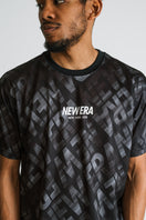 半袖 テック Tシャツ オールオーバー ブラック レギュラーフィット | パフォーマンスアパレル