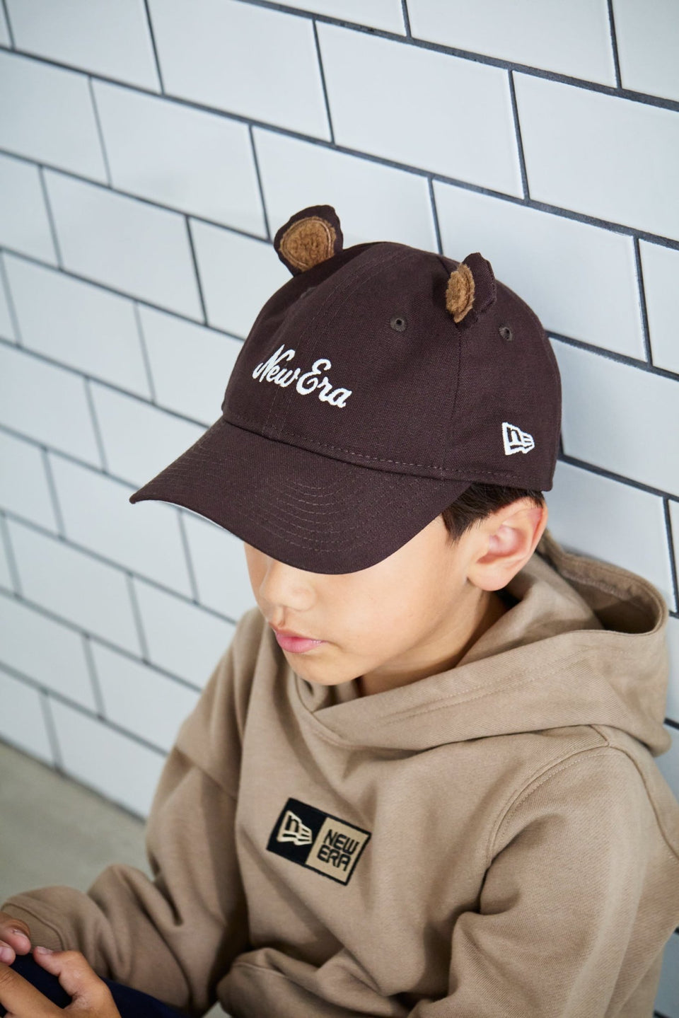 Child 裏起毛 スウェット プルオーバーフーディー Box Logo ミルクティー - 14325137 - 90 | NEW ERA ニューエラ公式オンラインストア