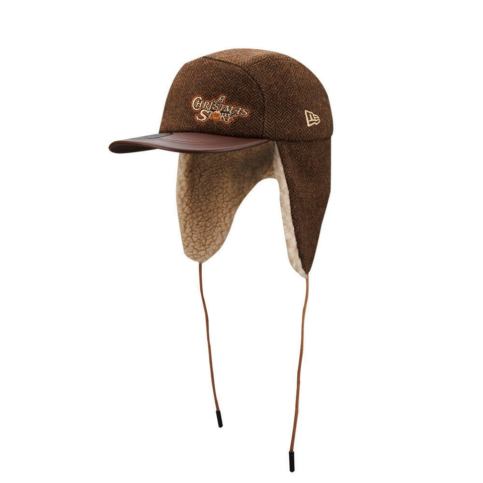 キャンパーキャップ Dog Ear A Christmas Story シンセティックレザーバイザー - 14875606-SM | NEW ERA ニューエラ公式オンラインストア