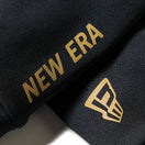 イータッチ フリース ウォーマーグローブ ブラック/ゴールド FW25 - 14675880 - S | NEW ERA ニューエラ公式オンラインストア