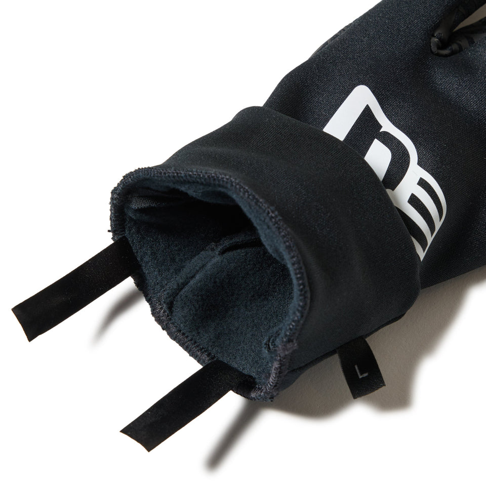 イータッチ フリース ウォーマーグローブ ビッグフラッグロゴ ブラック/ホワイト FW25 - 14675882 - S | NEW ERA ニューエラ公式オンラインストア