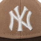 キャップキーホルダー ニューヨーク・ヤンキース Happy Holidays カーキ ウォルナット - 14866708-OSFM | NEW ERA ニューエラ公式オンラインストア