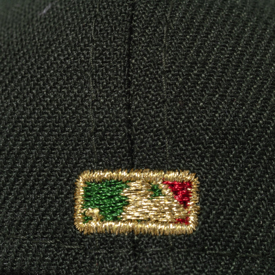 キャップキーホルダー ボストン・レッドソックス Happy Holidays ダークシーウィード レッド - 14866710-OSFM | NEW ERA ニューエラ公式オンラインストア