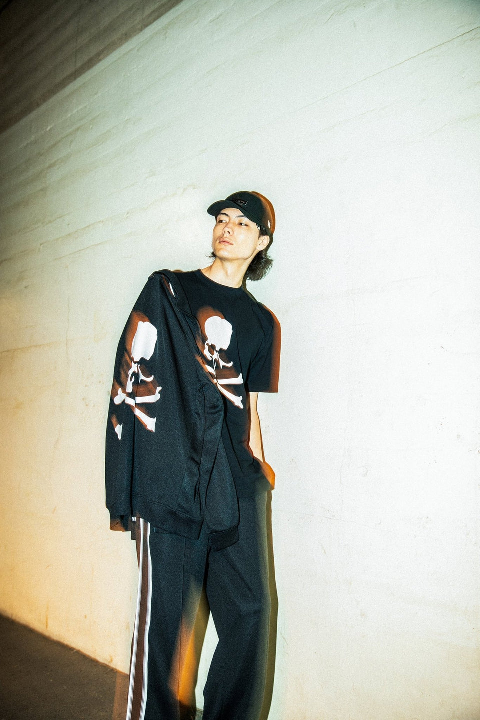 スムースジャージー サイドテープ トラックパンツ MASTERMIND WORLD FW25 ブラック - 14859823 - S | NEW ERA ニューエラ公式オンラインストア