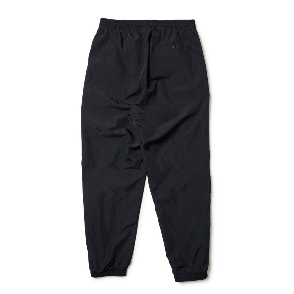 ナイロン ウーブン トラックパンツ NEW ERA ブラック | パフォーマンス