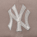 PC 59FIFTY ソフトバックラム ニューヨーク・ヤンキース アッシュブラウン - 14881904-700 | NEW ERA ニューエラ公式オンラインストア