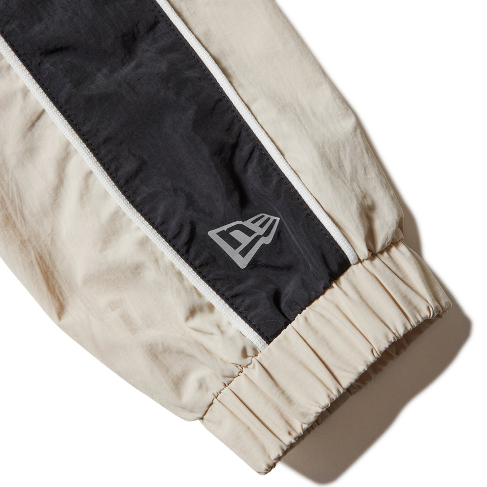 ナイロン サイドテープ トラックジャケット ストーン 【Performance Apparel】 - 14312819 - S | NEW ERA ニューエラ公式オンラインストア