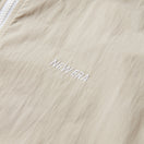 ナイロン サイドテープ トラックジャケット ストーン 【Performance Apparel】 - 14312819 - S | NEW ERA ニューエラ公式オンラインストア