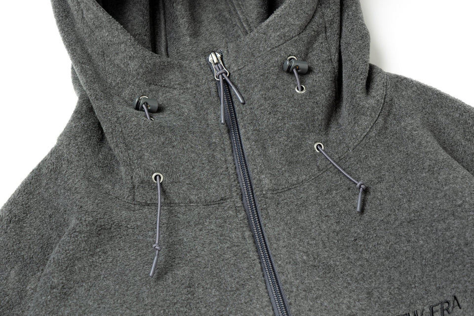 フルジップフーディー フリースジャケット POLARTEC BLACK LABEL FW25 チャコール - 14746910-S | NEW ERA ニューエラ公式オンラインストア