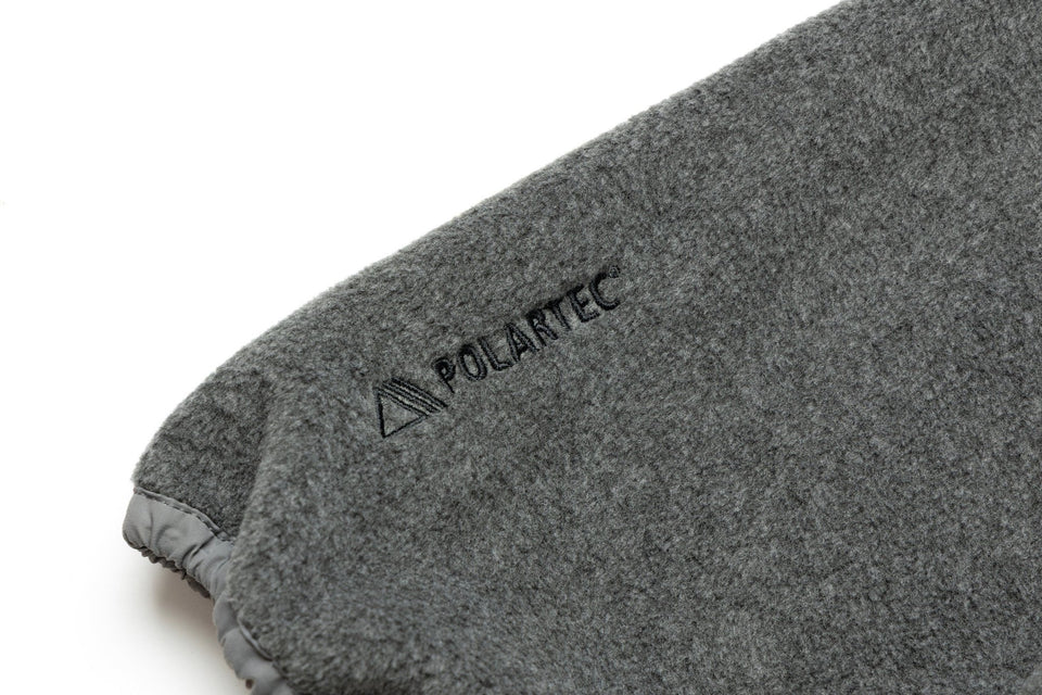 フルジップフーディー フリースジャケット POLARTEC BLACK LABEL FW25 チャコール - 14746910-S | NEW ERA ニューエラ公式オンラインストア