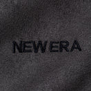 プルオーバーフーディー Poly Suede ポリスウェード ワードマーク オリーブ - 14457275 - S | NEW ERA ニューエラ公式オンラインストア