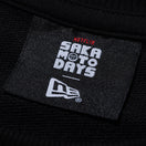 裏毛 スウェット クルーネック SAKAMOTO DAYS ブラック - 14801506 - S | NEW ERA ニューエラ公式オンラインストア
